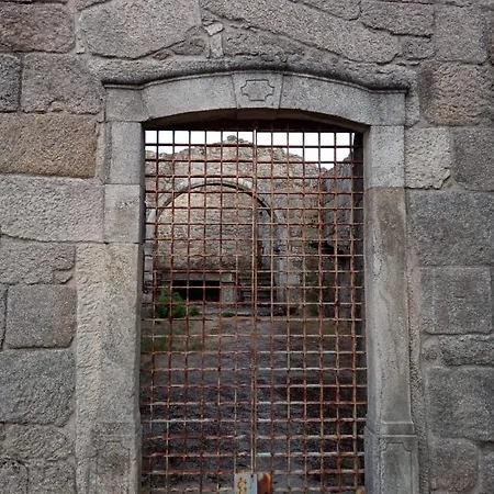 Casa 5 Cruzes Dentro Da Muralha