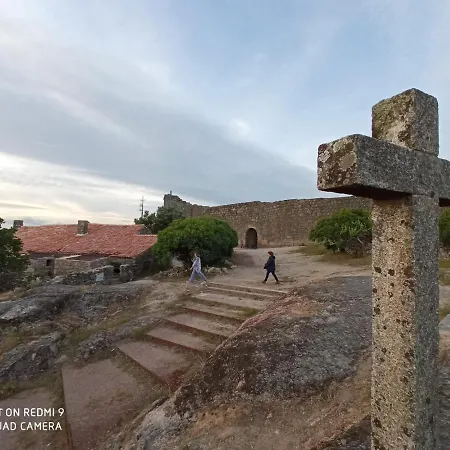 Casa 5 Cruzes Dentro Da Muralha Sortelha