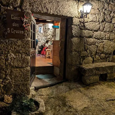 Casa 5 Cruzes Dentro Da Muralha Feriehus Sortelha