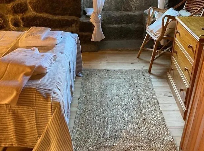 Casa 5 Cruzes Dentro Da Muralha Feriehus Sortelha