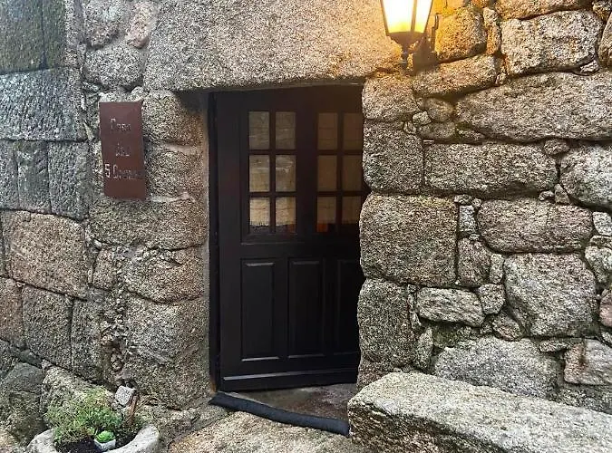 Casa 5 Cruzes Dentro Da Muralha Feriehus Sortelha