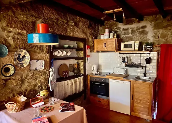 Casa 5 Cruzes Dentro Da Muralha * Sortelha