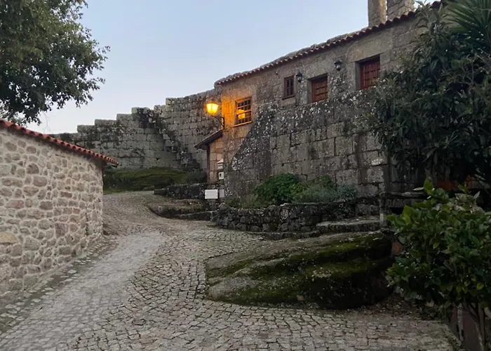 Casa 5 Cruzes Dentro Da Muralha Feriehus Sortelha