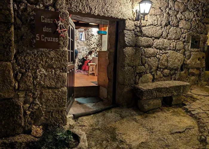 Casa 5 Cruzes Dentro Da Muralha Feriehus Sortelha